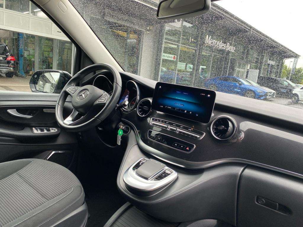 Mercedes-Benz V 220