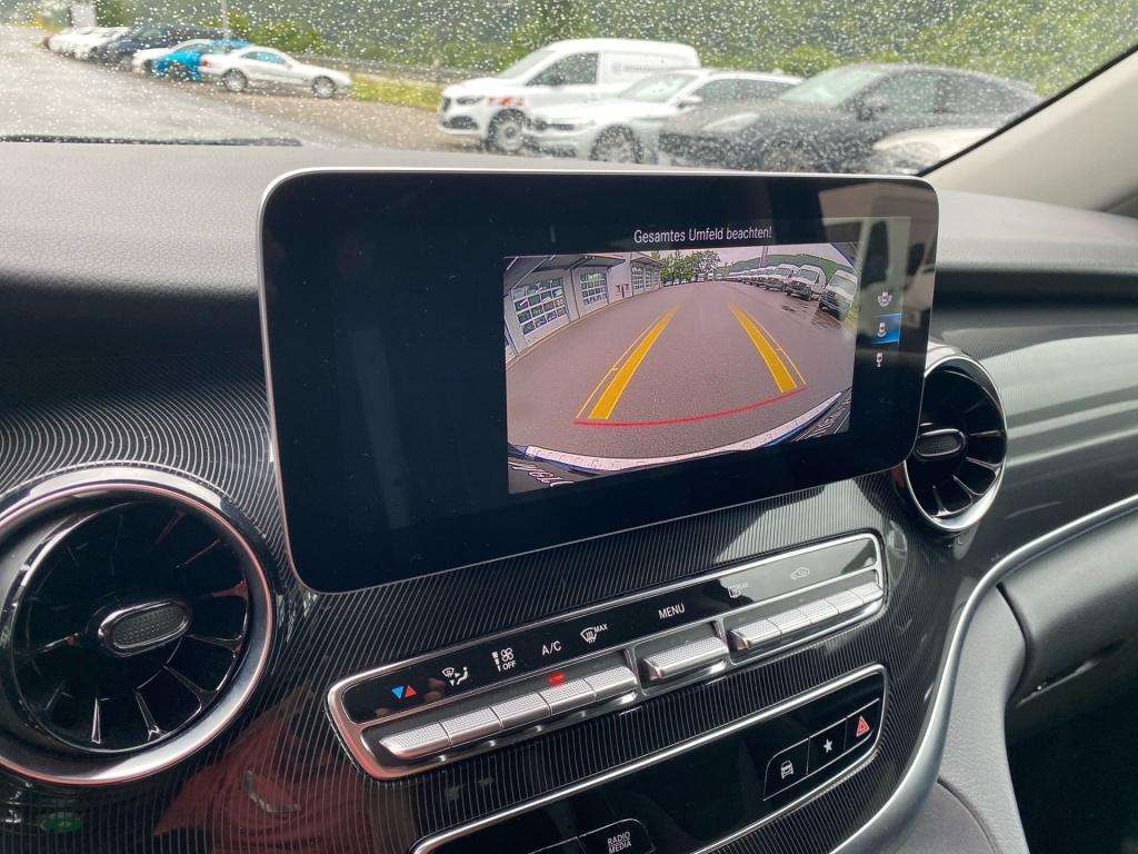 Mercedes-Benz V 220