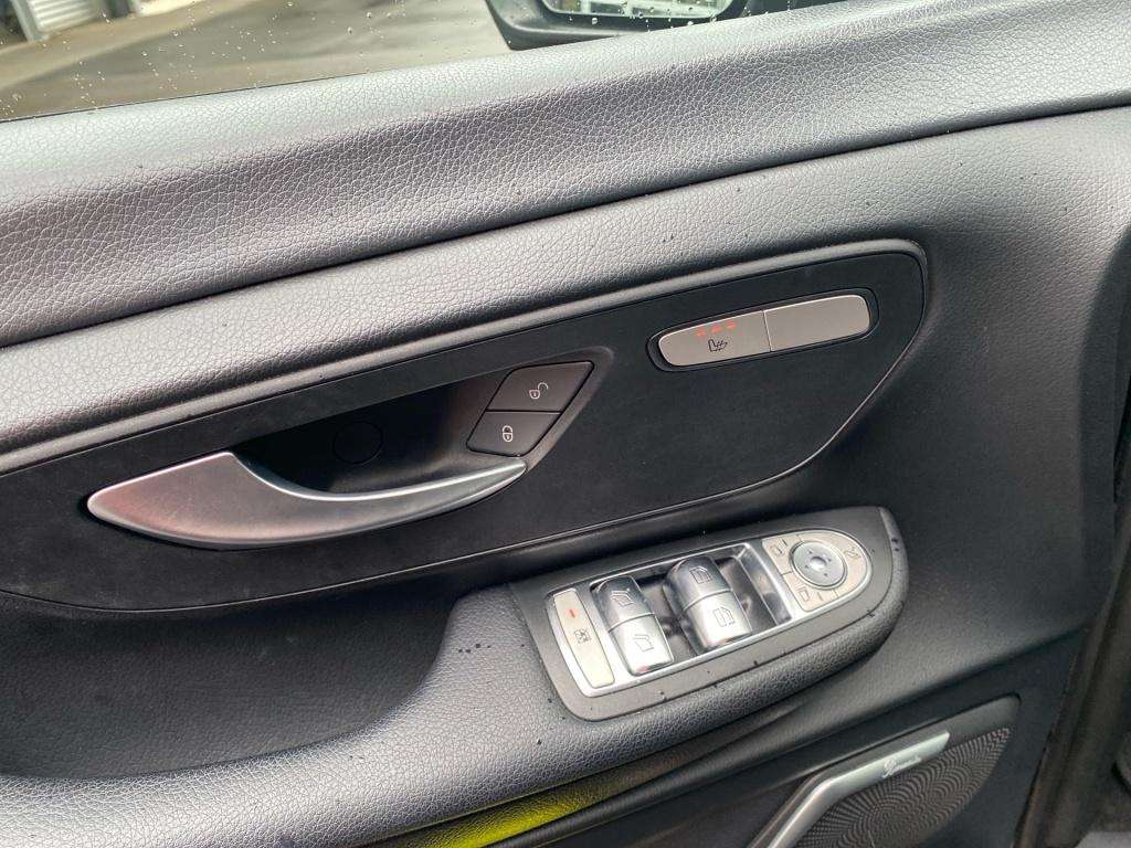 Mercedes-Benz V 220