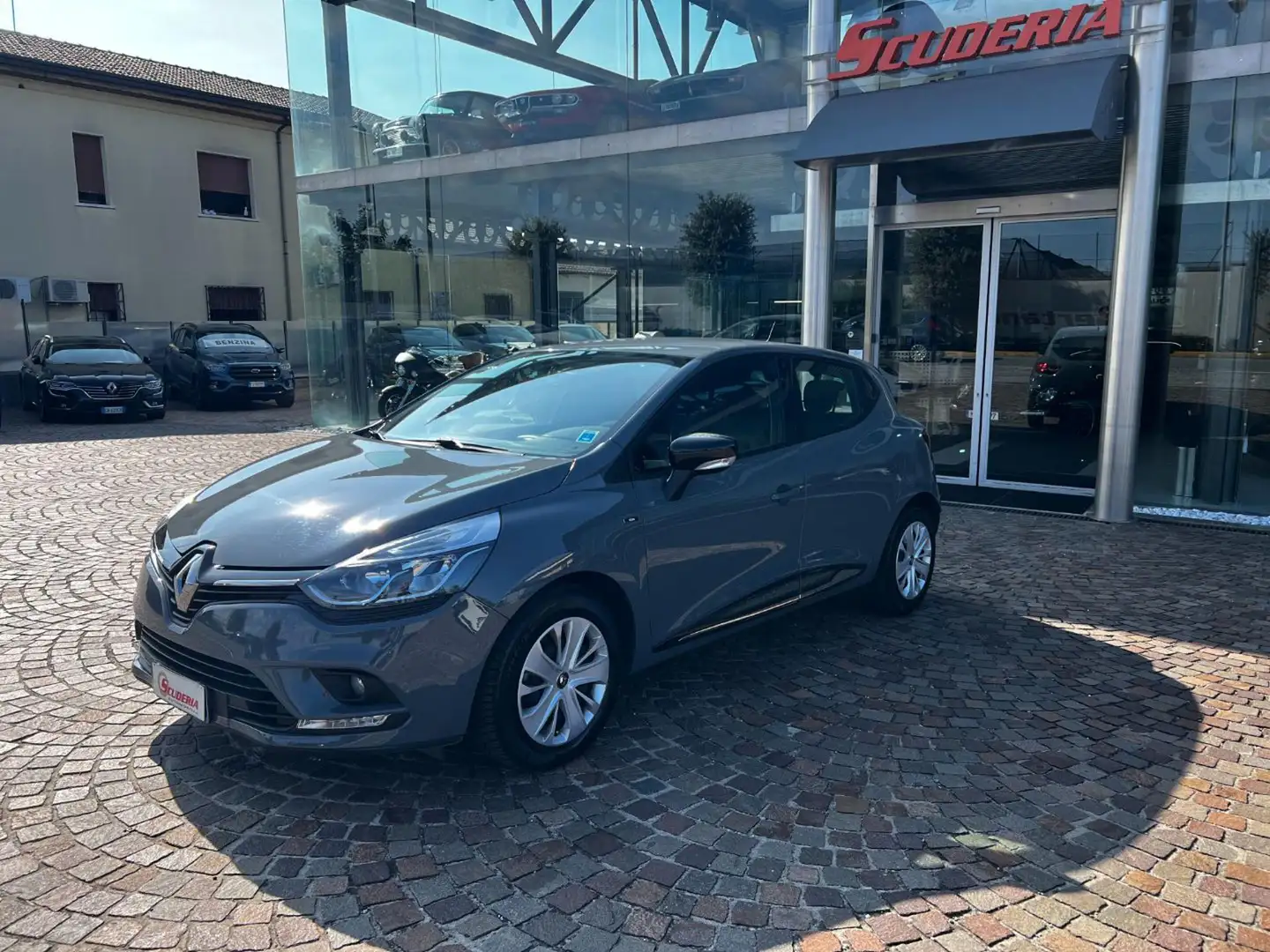 Renault Clio dCi 8V 90 CV 5 porte Moschino Life - Neopatentati Grigio - 2