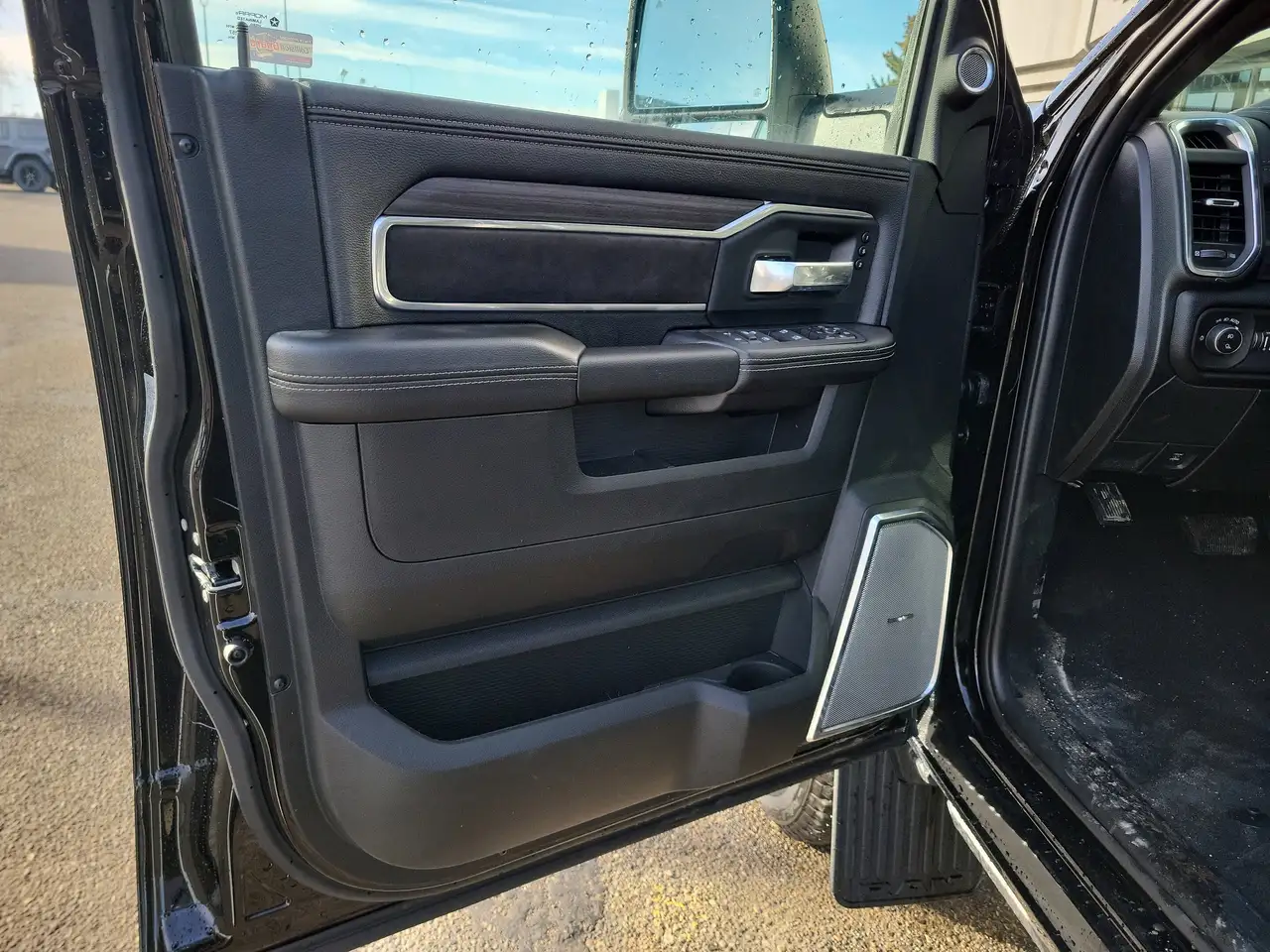 RAM 3500 снимка RAM 3500