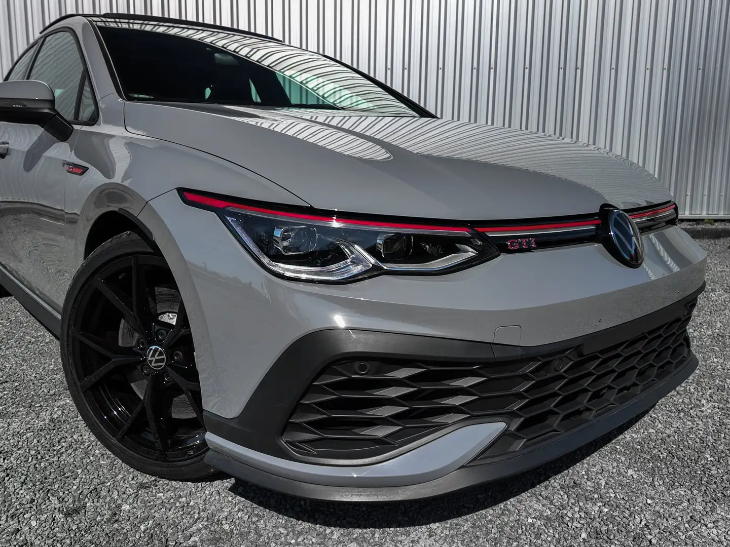 Volkswagen Golf GTI 2.0 TSI Clubsport DSG PANO/IQ/CAM/19"/ACC Grijs - 2