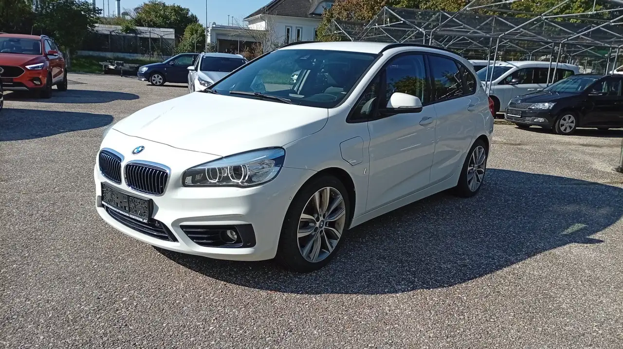BMW 225