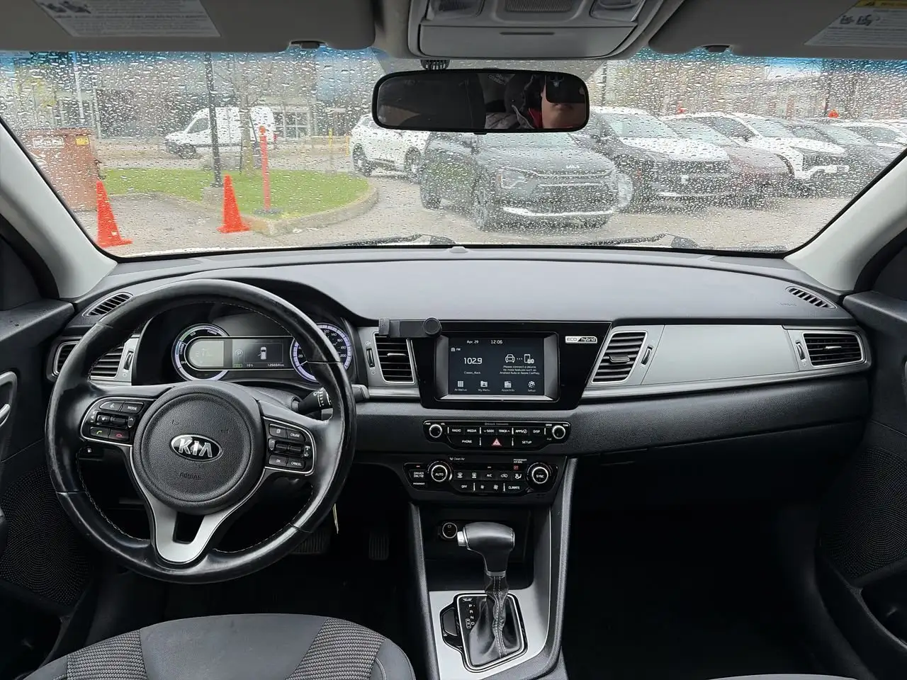 Kia Niro снимка Kia Niro