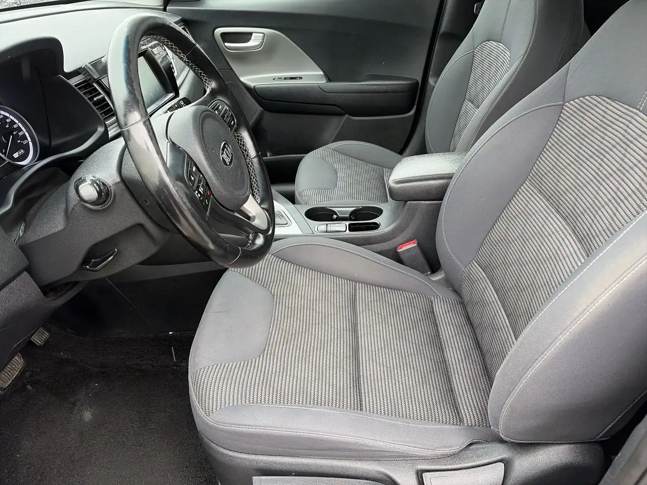 Kia Niro снимка Kia Niro