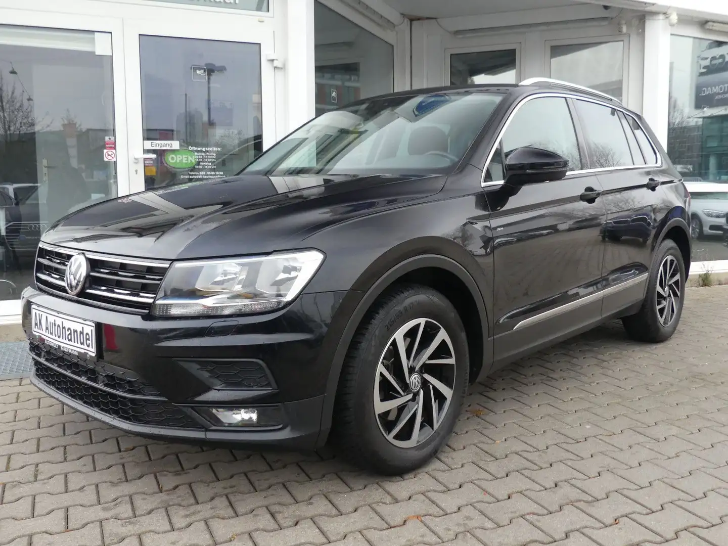 Volkswagen Tiguan Join DSG ACC PDC Navi Spurhalte. Schwarz - 1