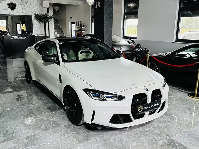 BMW M4 view 5