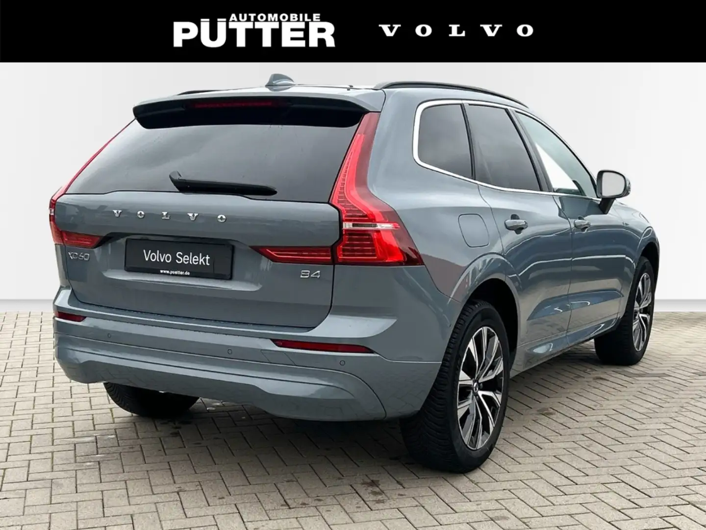 Volvo XC60 B4 Diesel FWD Core 19'' Allwetter ACC LED SHZ DAB Grijs - 2
