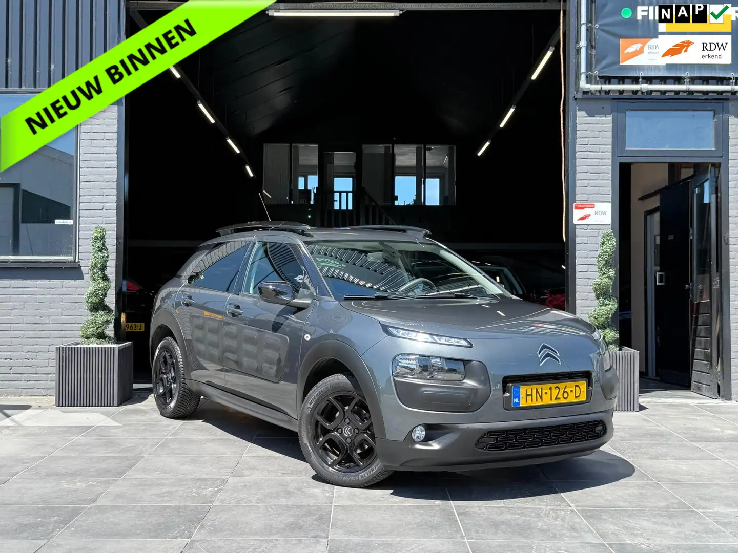 Citroen C4 Cactus 1.2 PureTech Shine|Airco|Trekhaak|Camera Grijs - 1