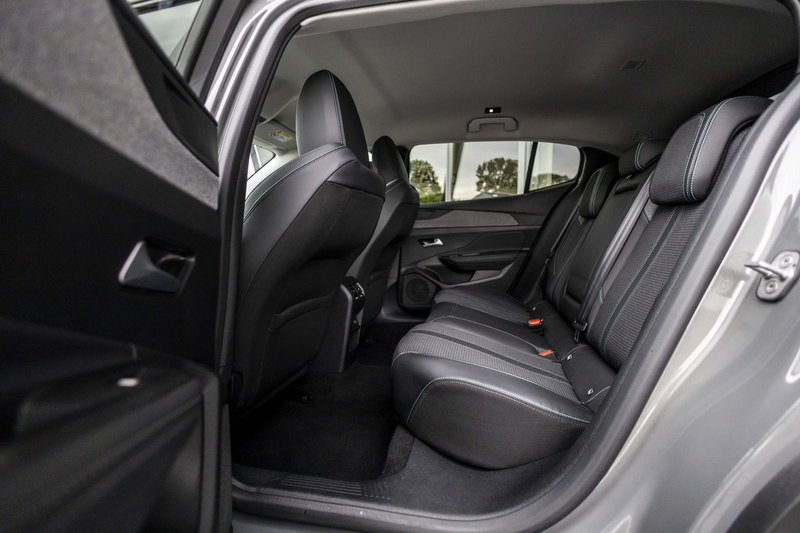 Peugeot 408 1.2 Hybrid 145 e-DCS6 Allure | Camera | NL Auto | — photo 12