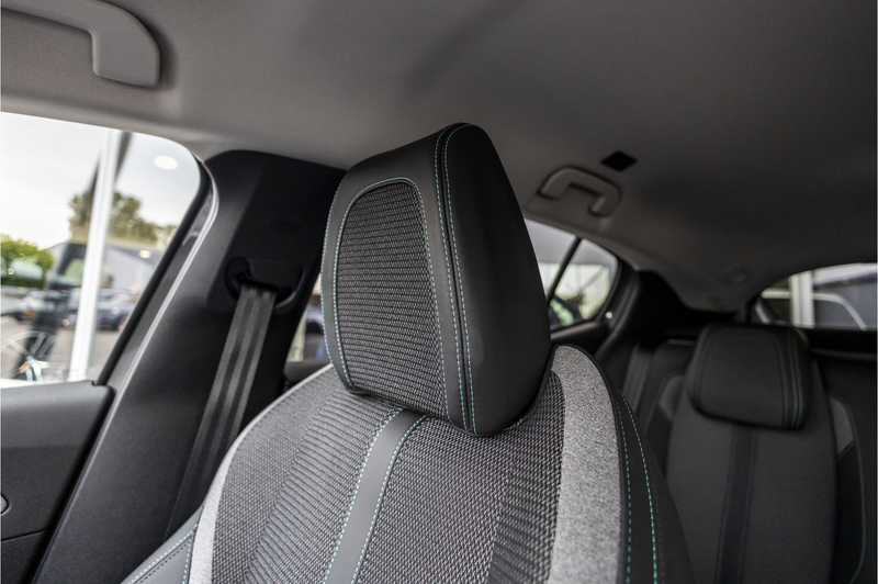 Peugeot 408 1.2 Hybrid 145 e-DCS6 Allure | Camera | NL Auto | — photo 10