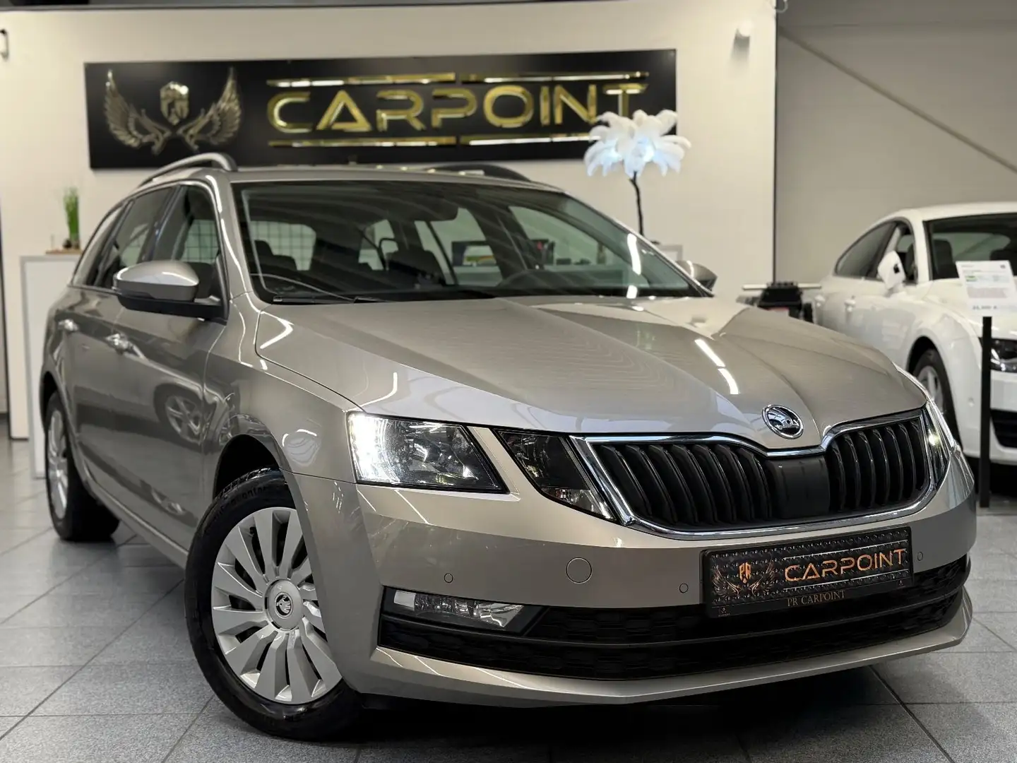 Skoda Octavia Comb LED Ambition Automatik/SHZ/PDC/BT Gris - 1