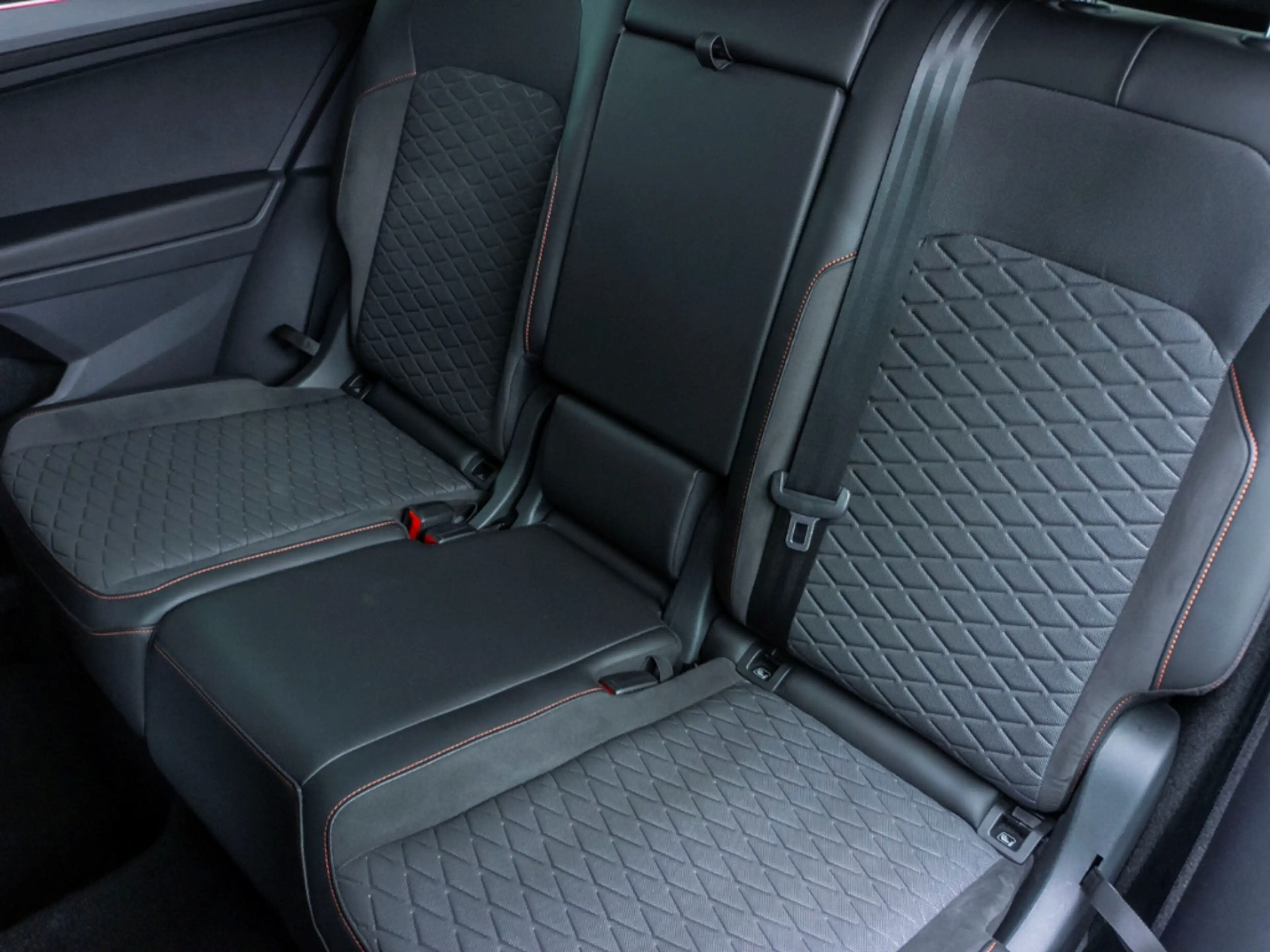 SEAT Tarraco FR e-HYBRID WINTERPAKET AUTOMATIK PDC v+h (GW71) — photo 27