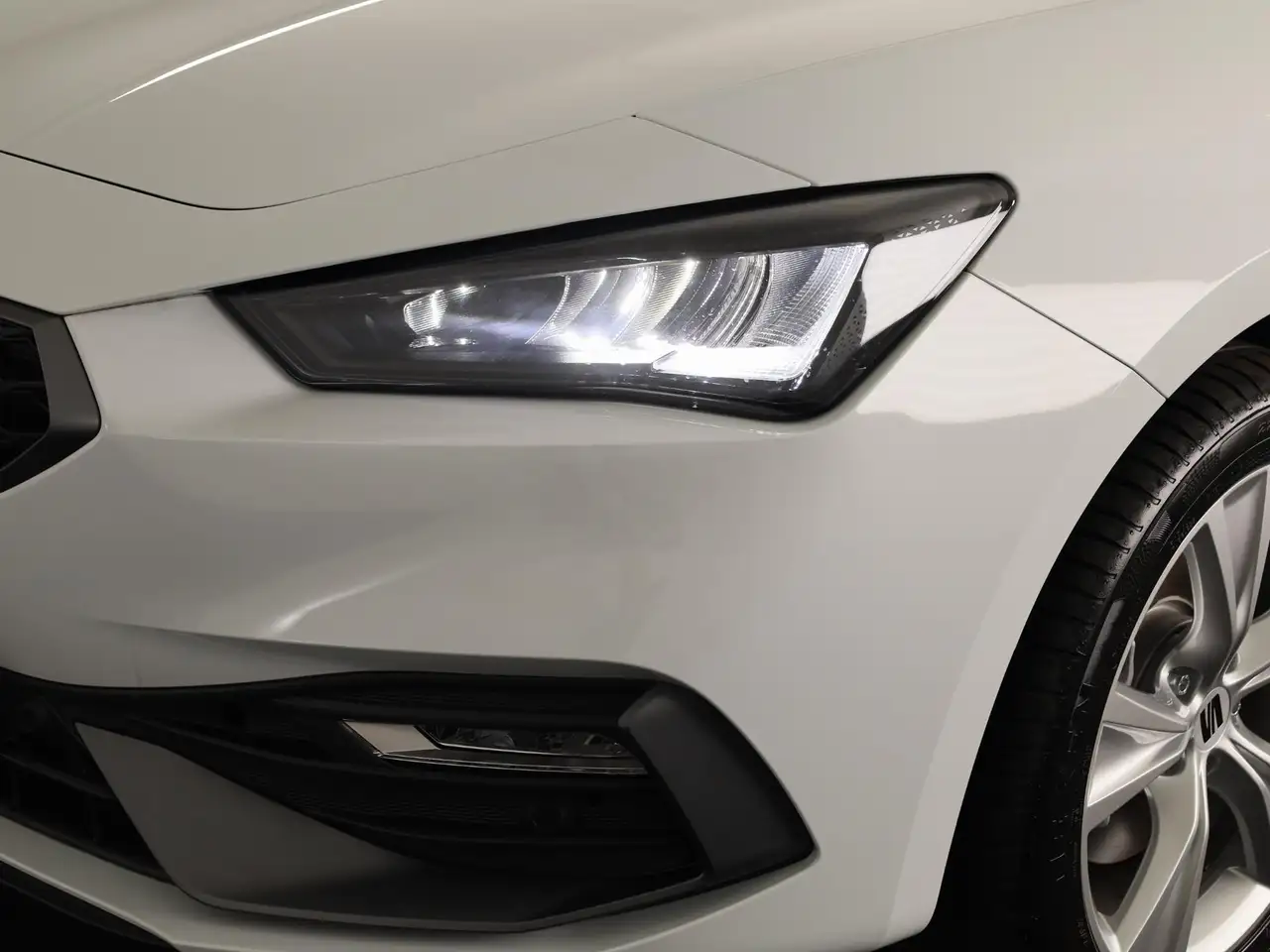 SEAT Leon e-Hybrid 2026 — фото 9
