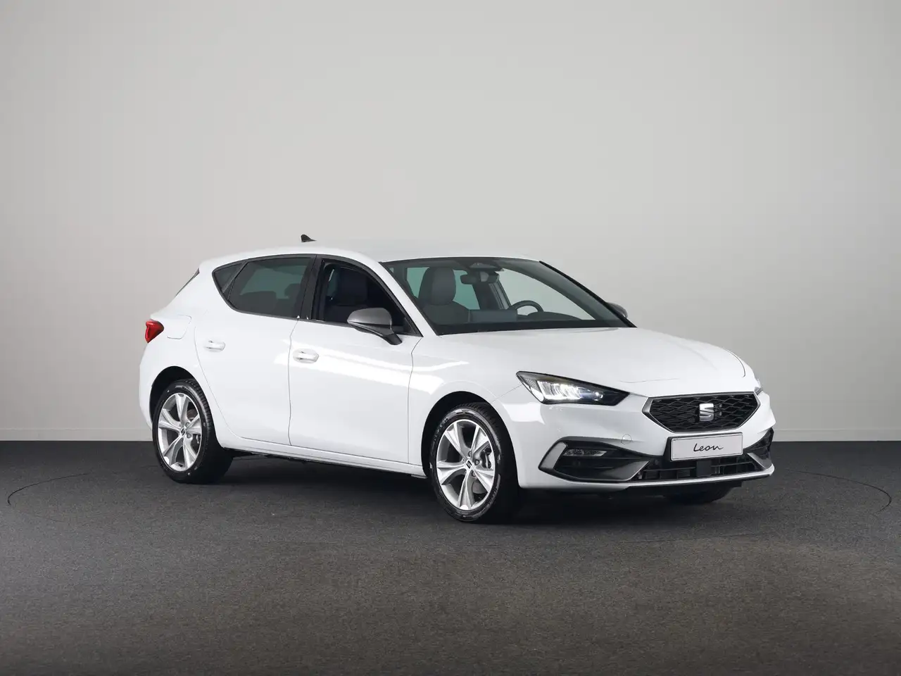 SEAT Leon e-Hybrid 2026 — фото 7