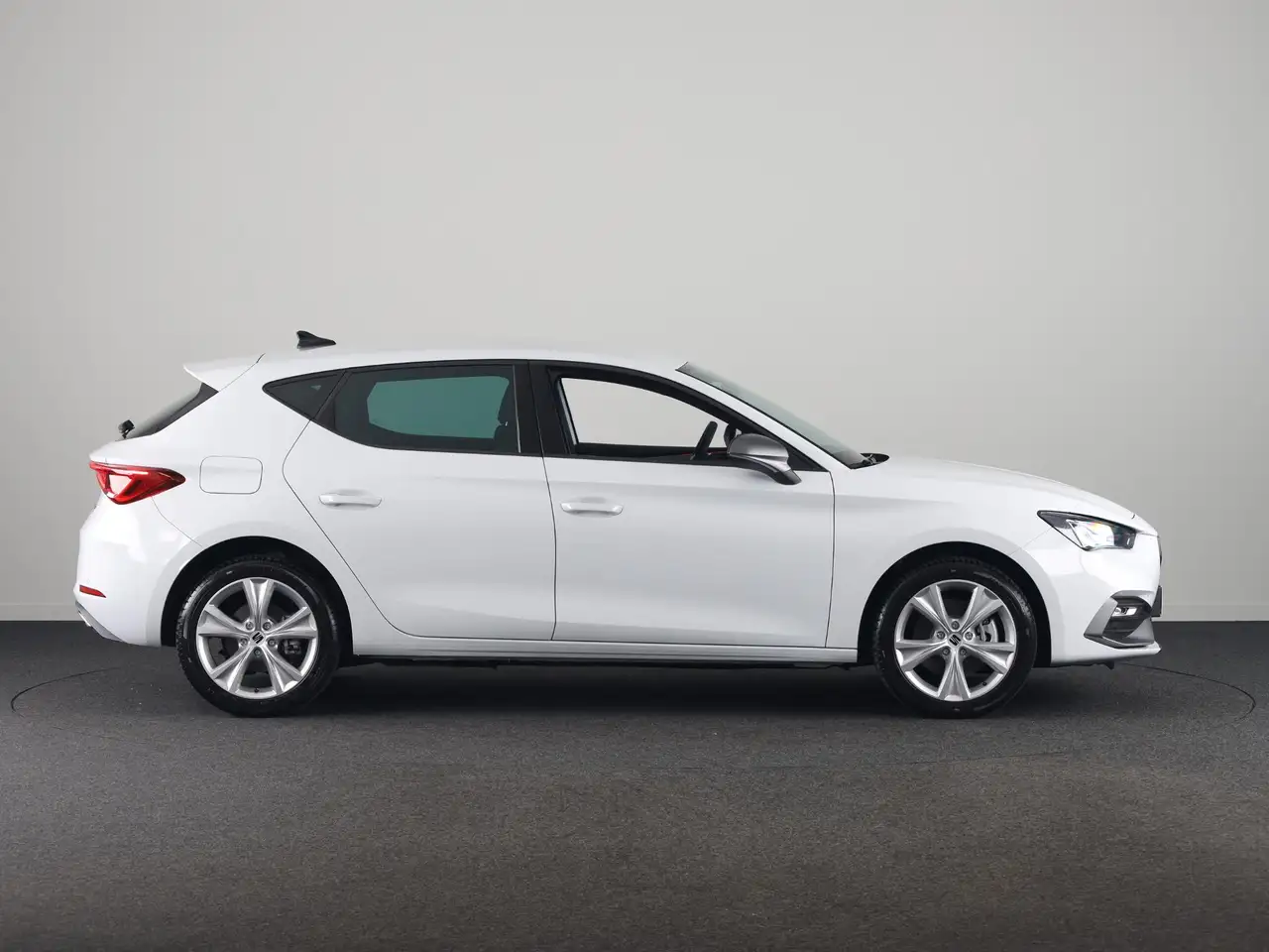 SEAT Leon e-Hybrid 2026 — фото 6
