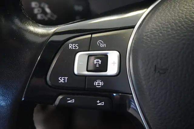 Volkswagen Golf view 12
