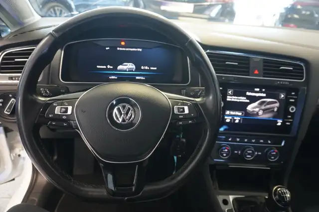 Volkswagen Golf view 11