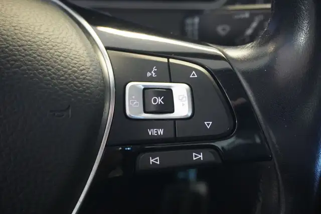 Volkswagen Golf view 13