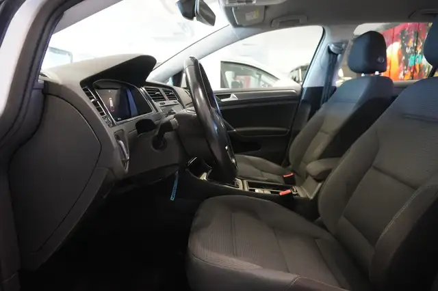 Volkswagen Golf view 8