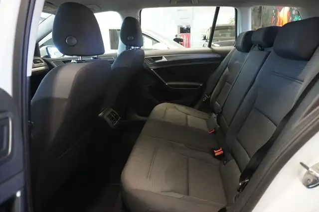 Volkswagen Golf view 9