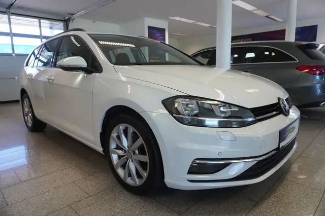 Volkswagen Golf view 3