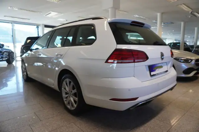 Volkswagen Golf view 4
