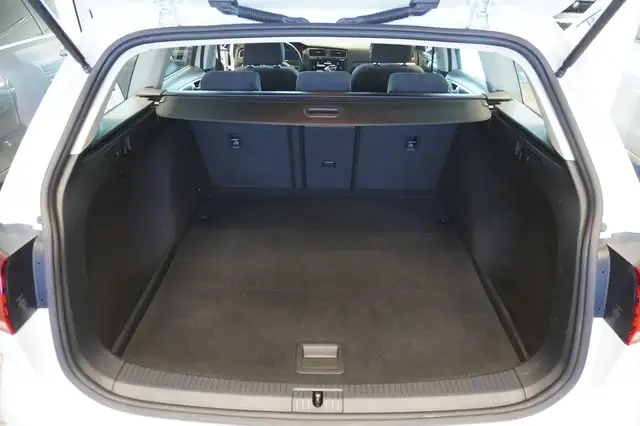 Volkswagen Golf view 10