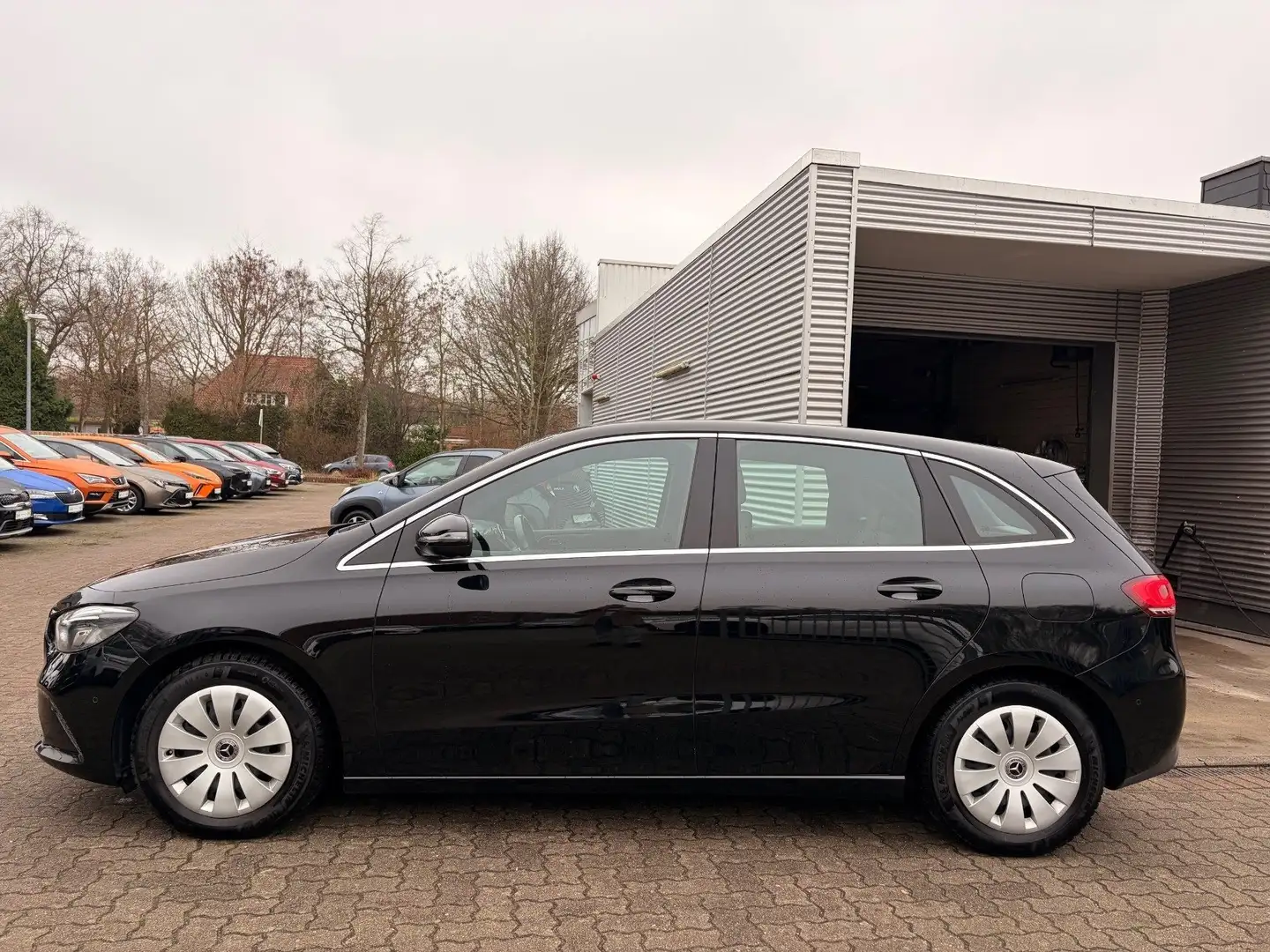 Mercedes-Benz B 180 ++AHK schwenkbar+Tempomat+Klima+SHZ+PDC++ Zwart - 2