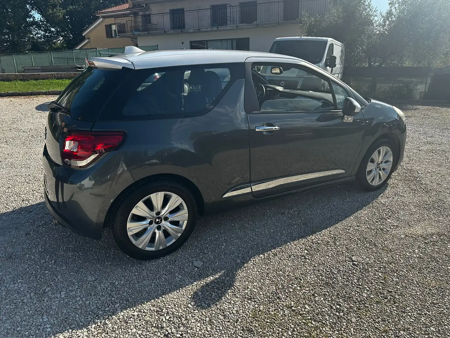 Citroen DS3 1.2 vti Just Black 82cv MOTORE NUOVO Silber - 2