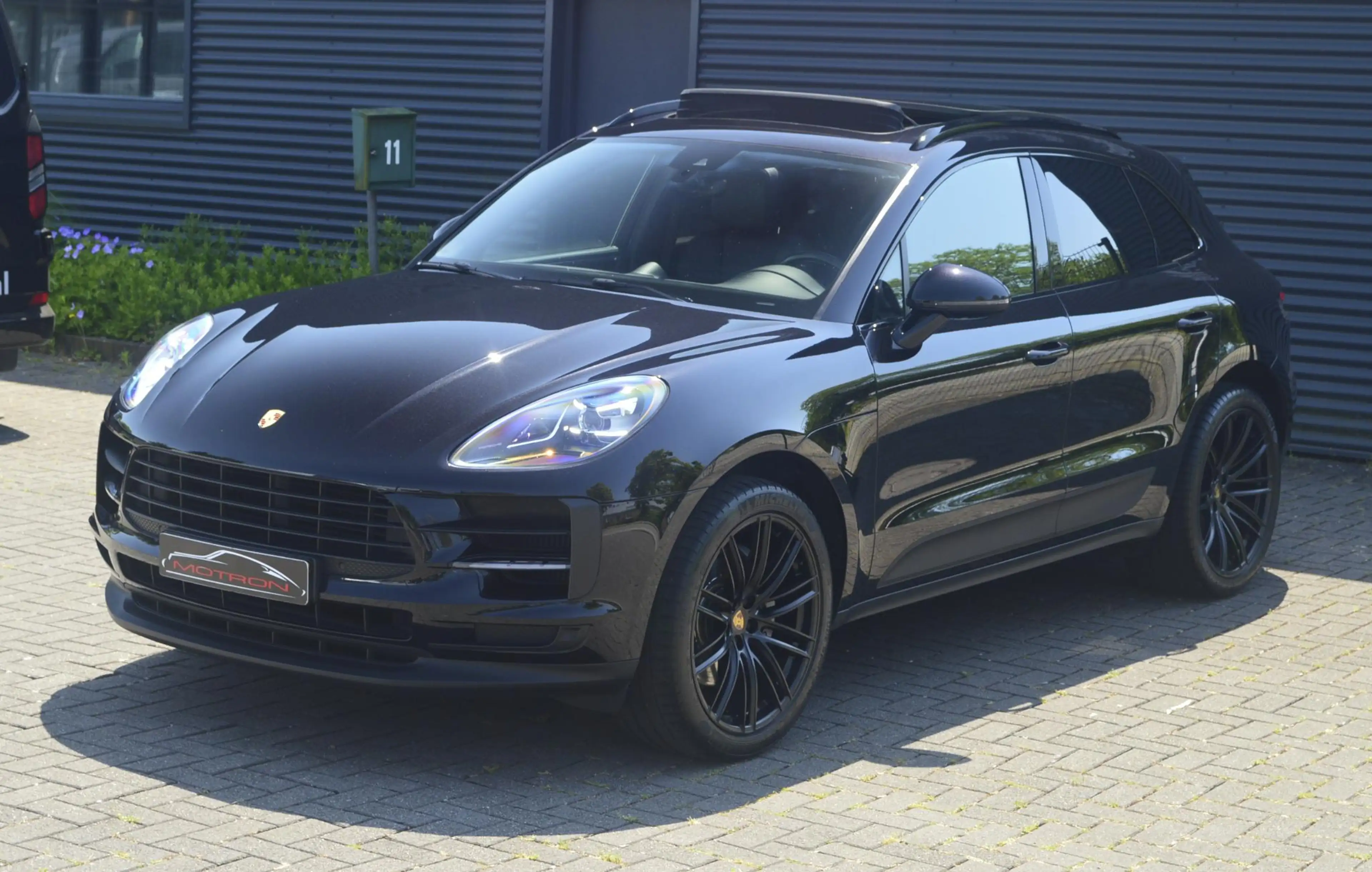 Porsche Macan 3.0 S — photo 2