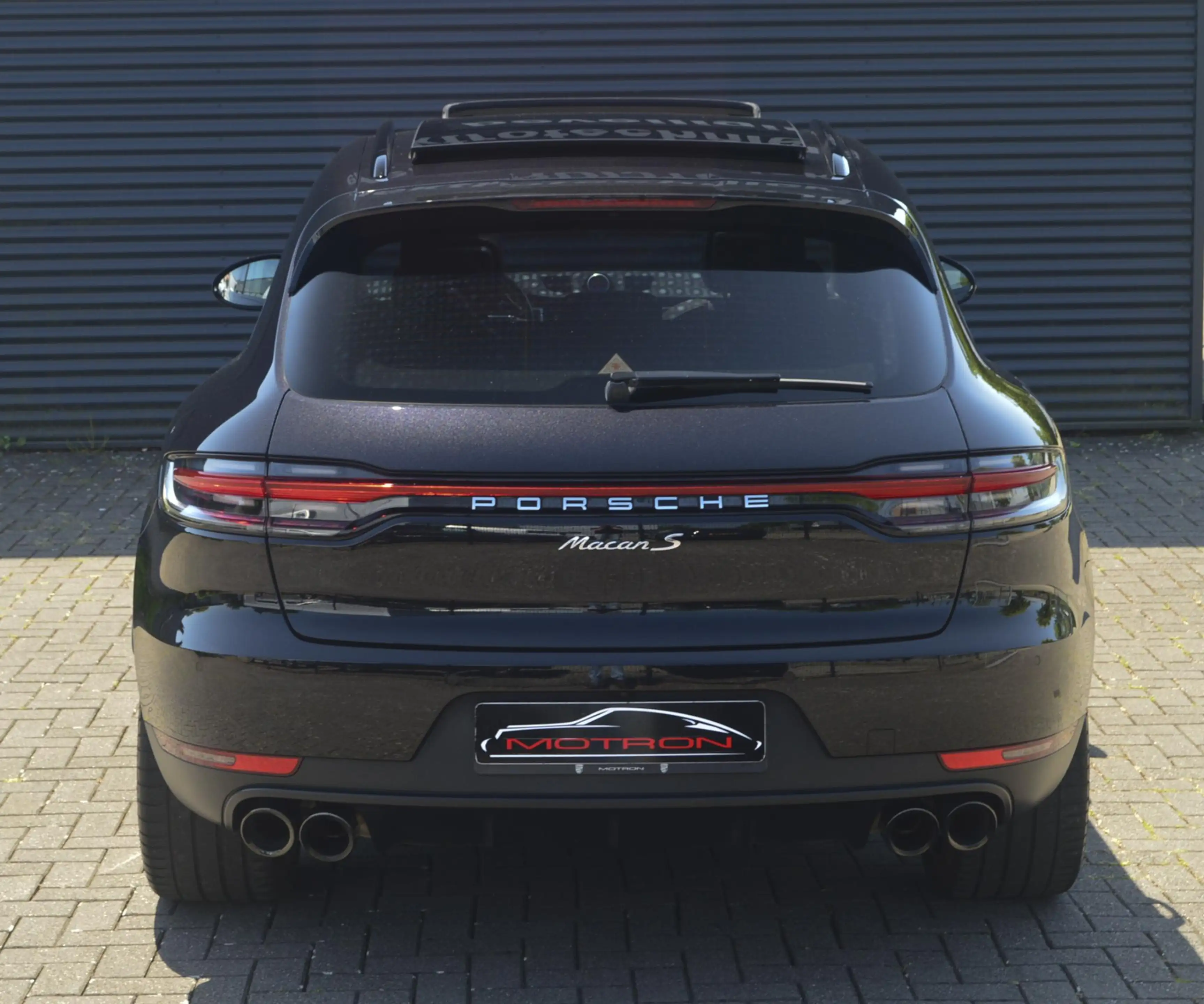 Porsche Macan 3.0 S — photo 8