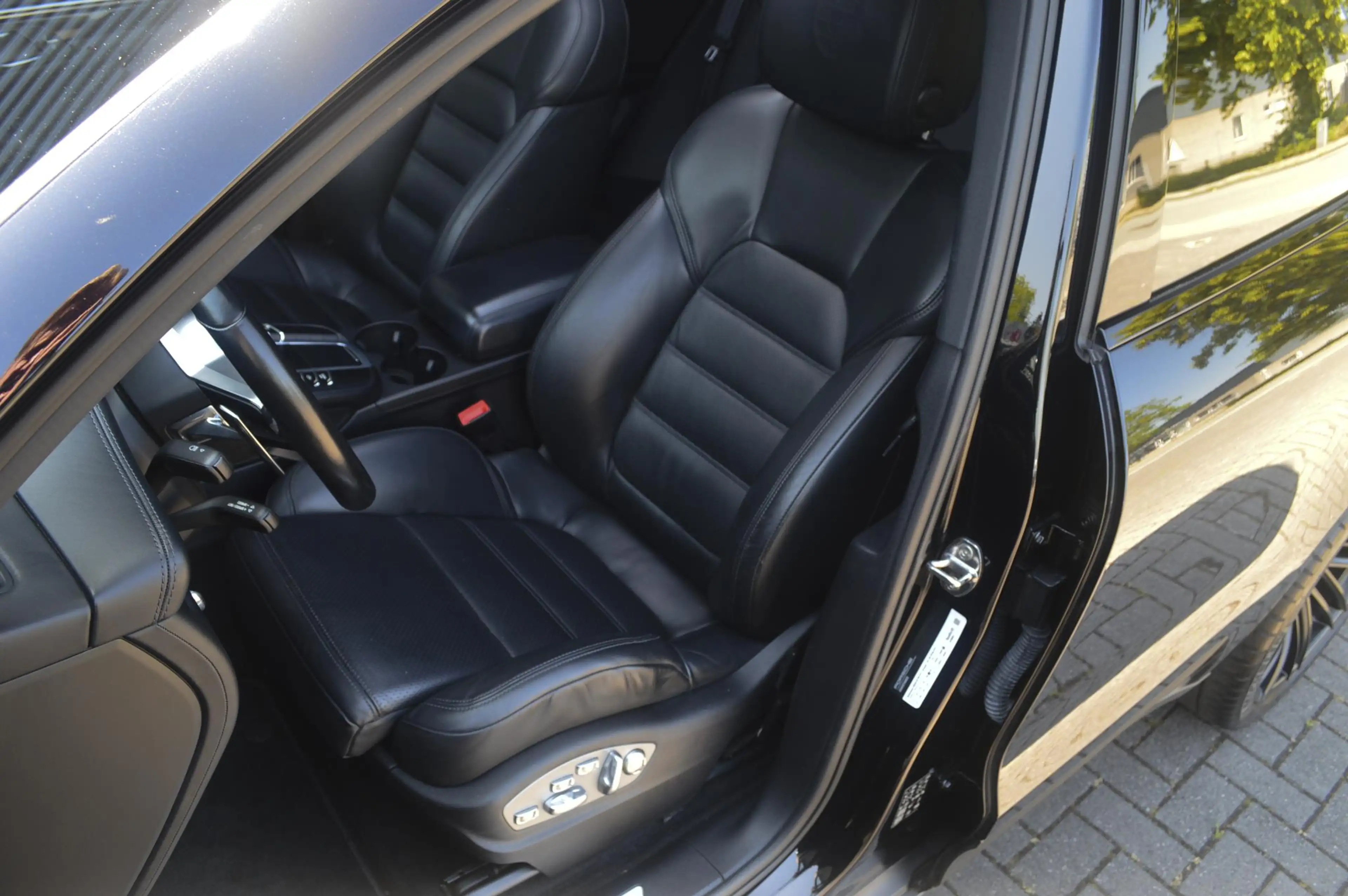 Porsche Macan 3.0 S — photo 14