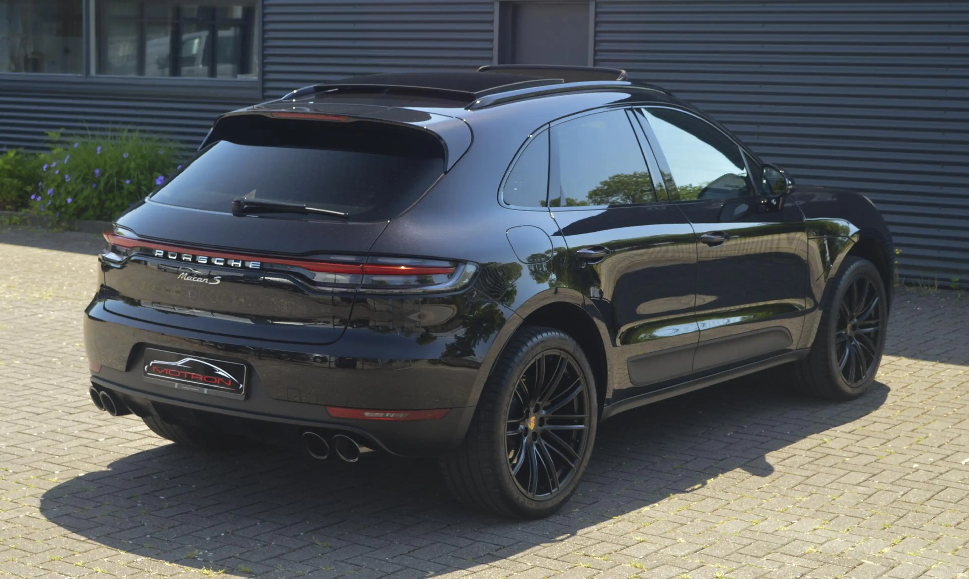 Porsche Macan 3.0 S — photo 9