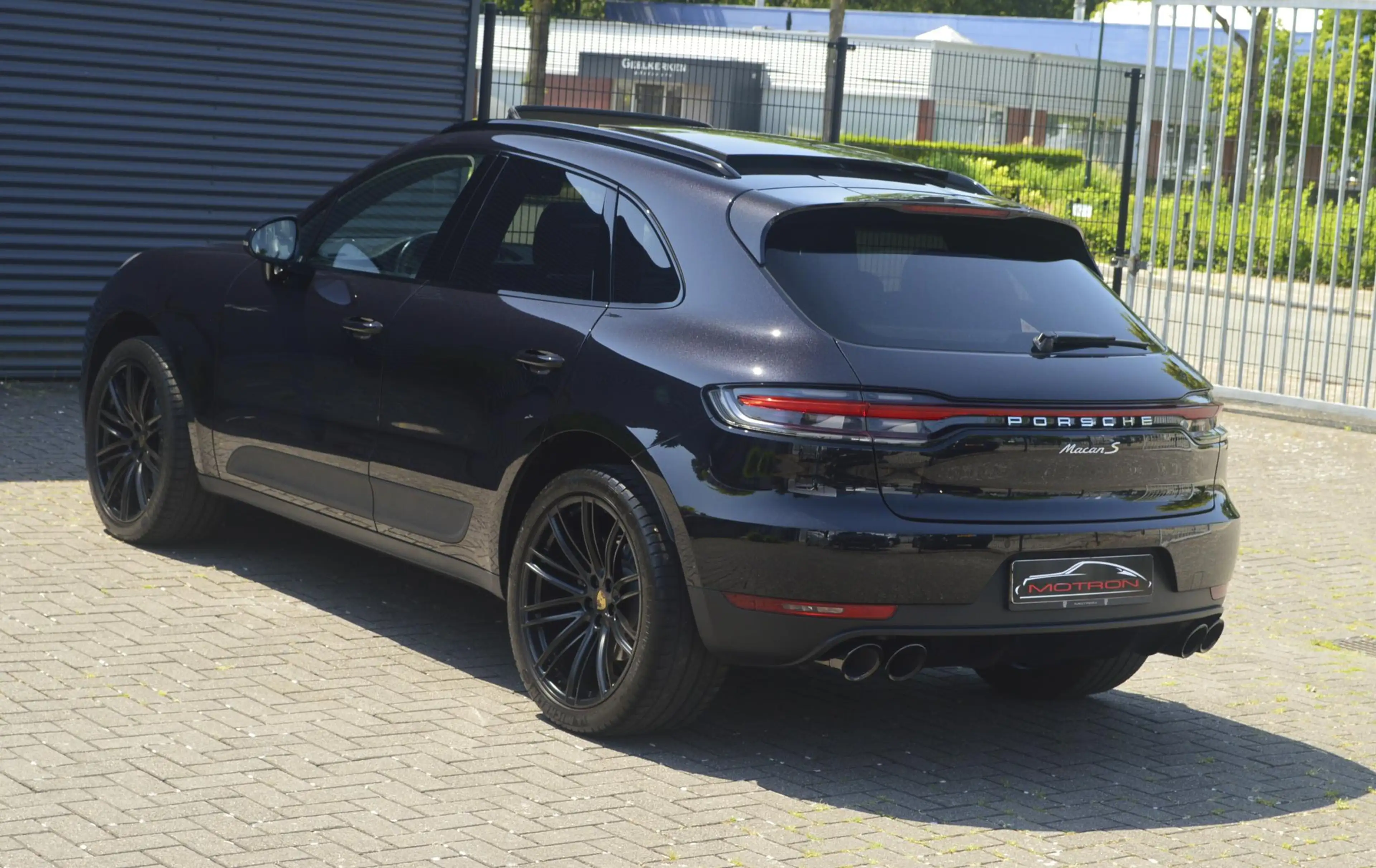 Porsche Macan 3.0 S — photo 7