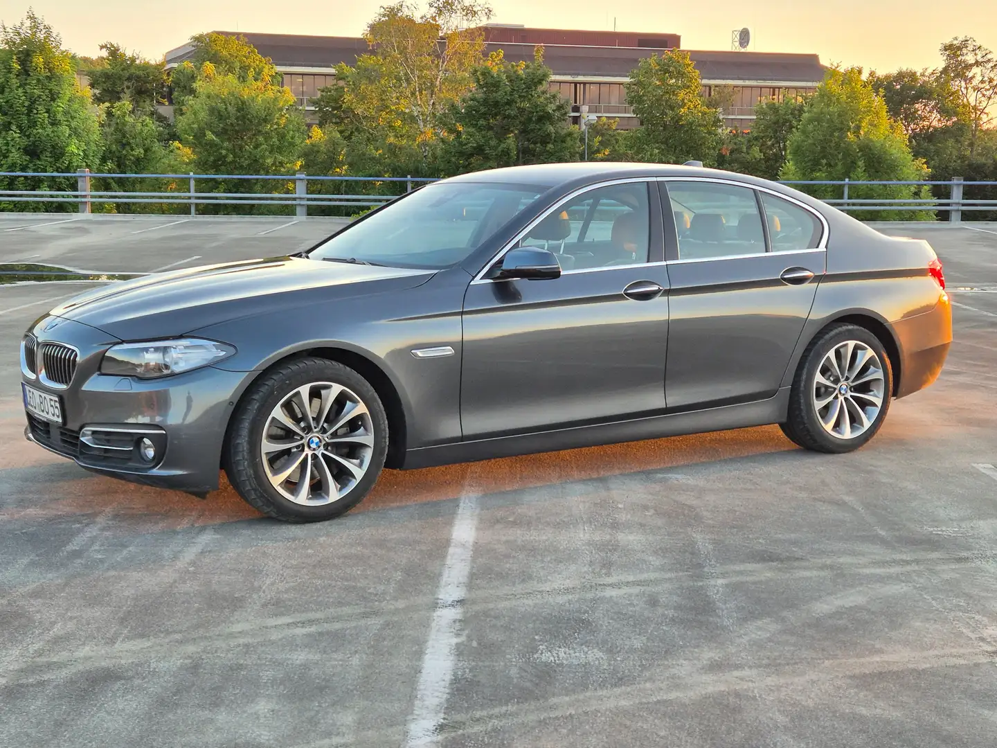 BMW 528 5er 528i xDrive Luxury Line Gris - 2