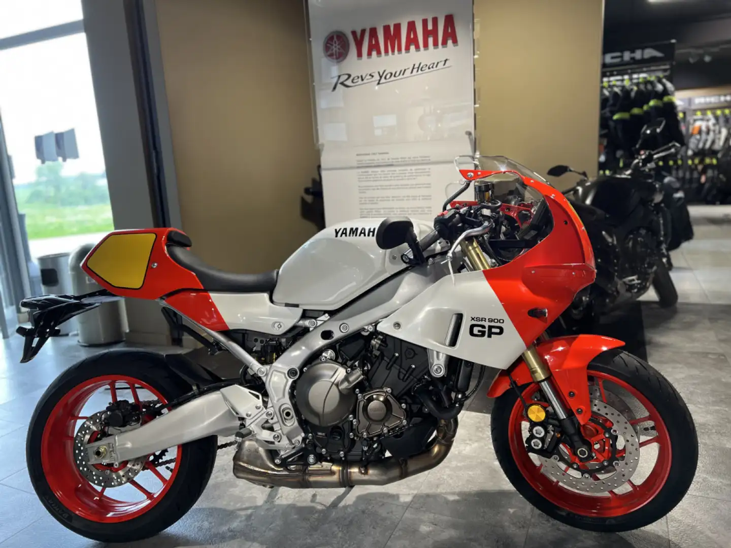 Yamaha XSR 900 GP Rouge - 1