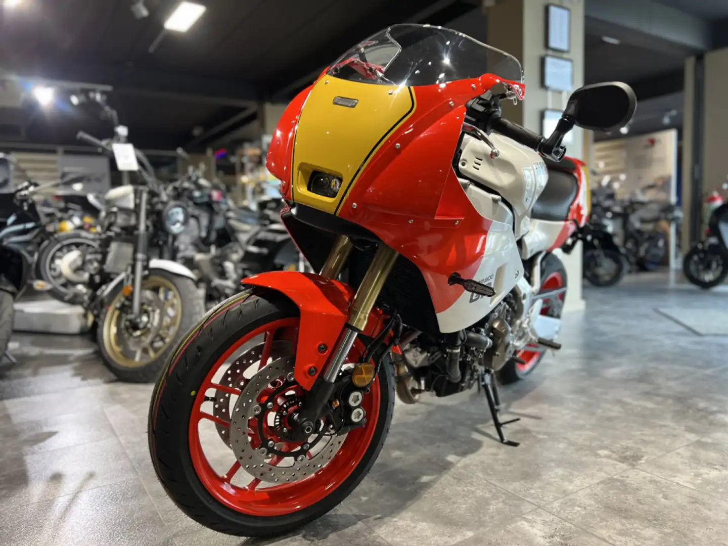 Yamaha XSR 900 GP Rouge - 2