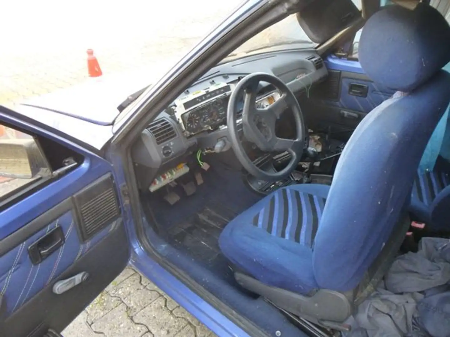 Peugeot 205 Modrá - 2