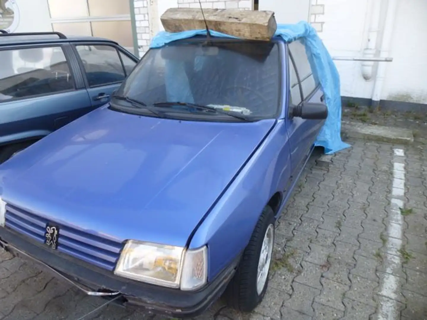 Peugeot 205 Modrá - 1