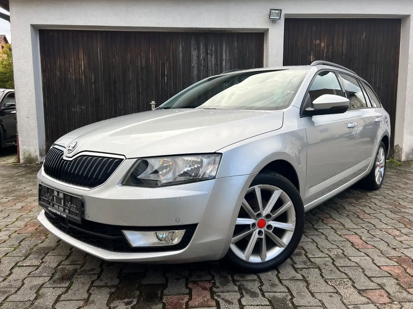 Skoda Octavia Combi Ambition/2.Hand/Scheckheft/Panoram Silber - 1