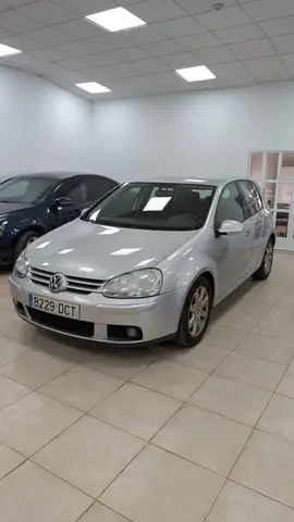 Volkswagen Golf 1.6 Highline