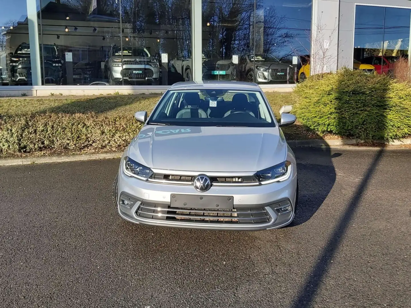 Volkswagen Polo Sedan V 1.0 TSI DSG Style AUTOMATIQUE Grau - 2