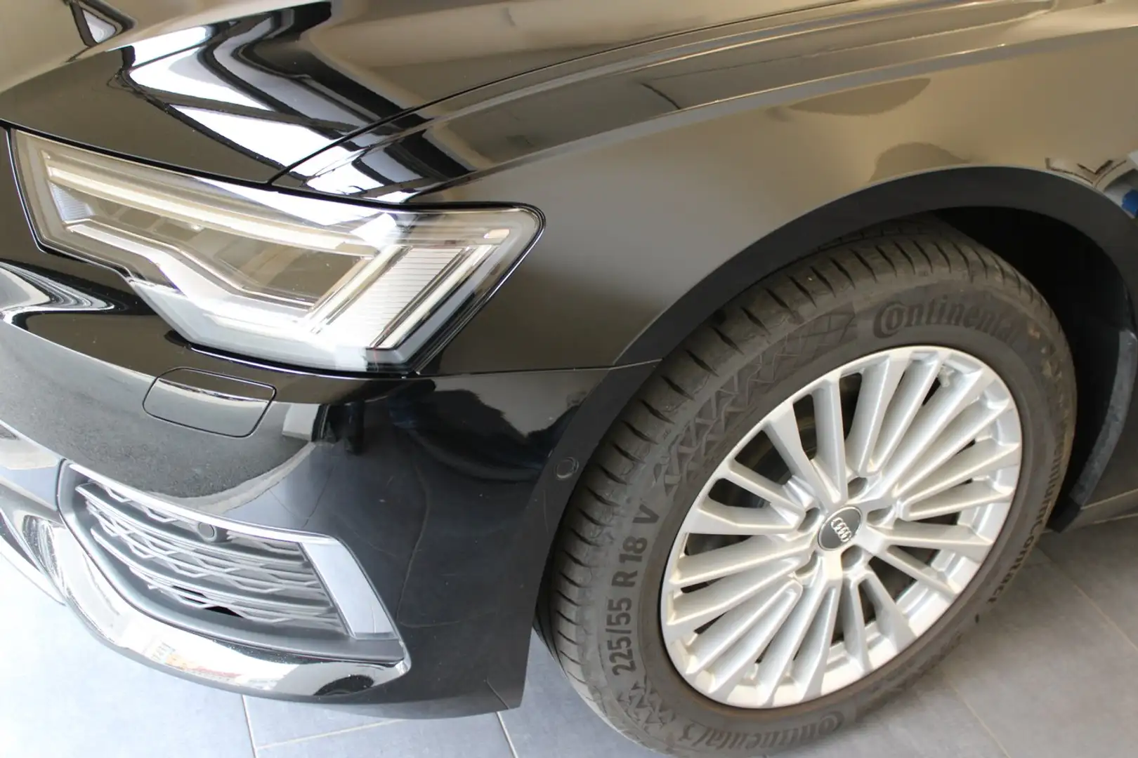 Audi A6 40 TDI Design Schwarz - 2