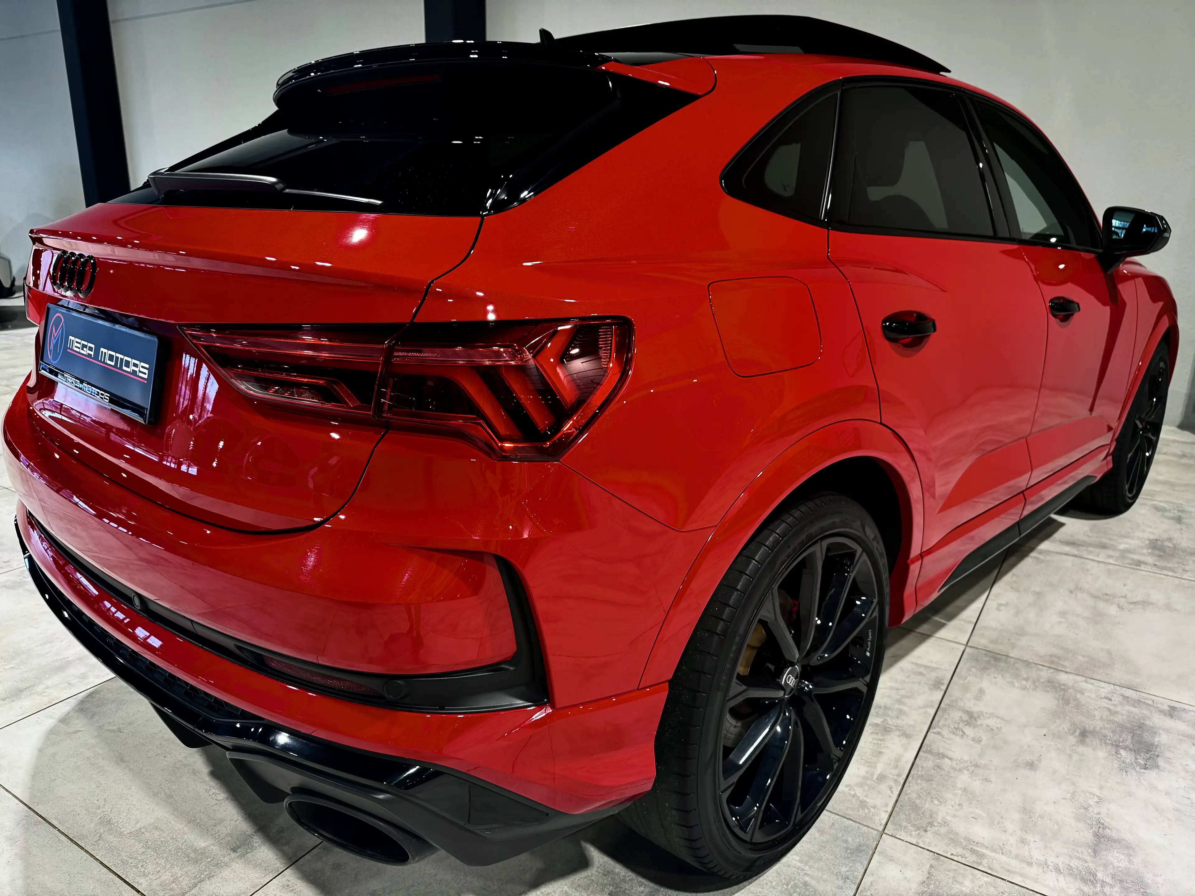 Audi RS Q3 2.5 TFSi 400CV SHADOW PLUS ALCANTARA NAVi CARPLAY+ — photo 4