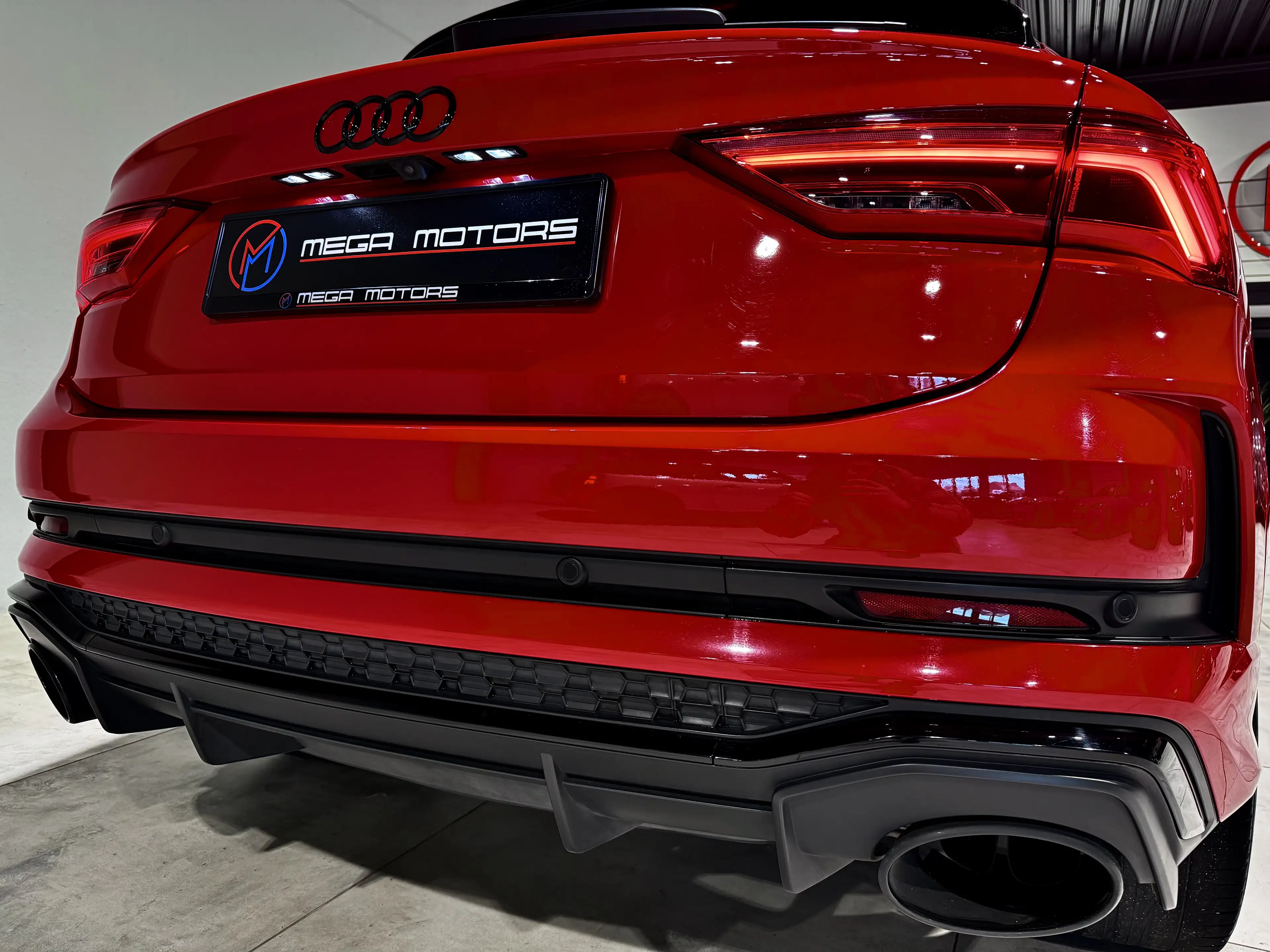 Audi RS Q3 2.5 TFSi 400CV SHADOW PLUS ALCANTARA NAVi CARPLAY+ — photo 8