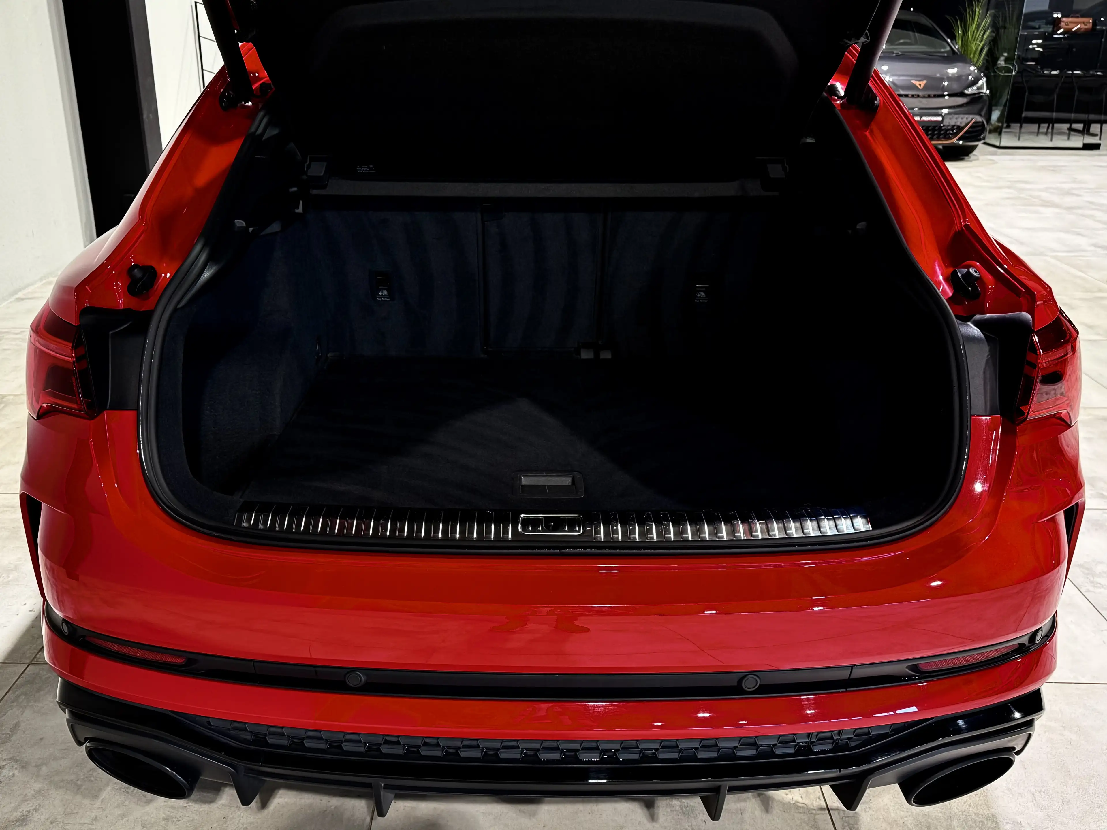 Audi RS Q3 2.5 TFSi 400CV SHADOW PLUS ALCANTARA NAVi CARPLAY+ — photo 6