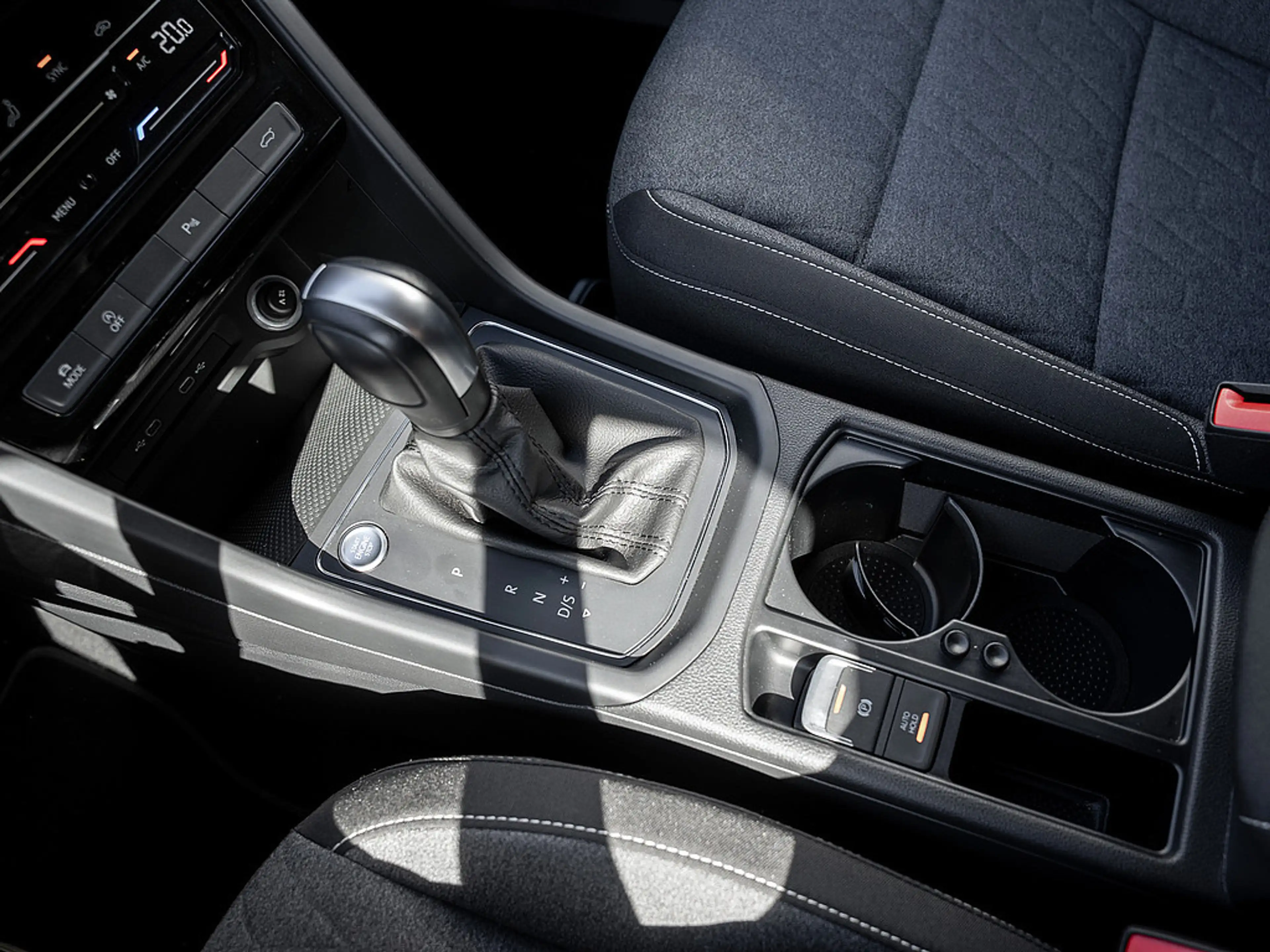 Volkswagen Touran 1.5 TSI Move DSG AHK KAM 7-SITZER LED — photo 9