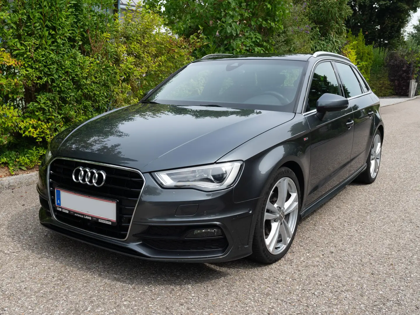 Audi A3 Sportback 2.0 TDI S line S tronic | ACC | Panorama | Navi | AHK | CarPlay Grau - 1