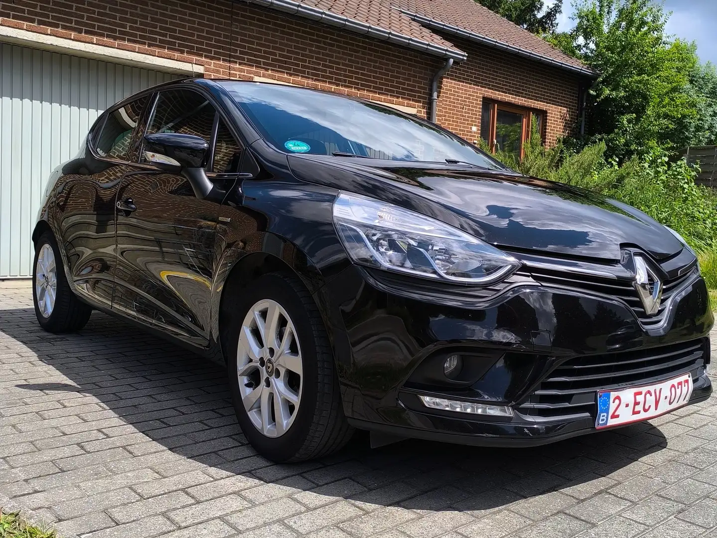 Renault Clio Clio 0.9 TCe Limited 2018 Zwart - 2